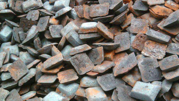 粘生铁开裂用什么胶？