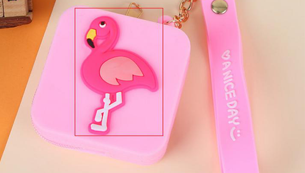 快干硅胶胶水帮助客户解决挂饰软pvc和硅胶的粘接问题