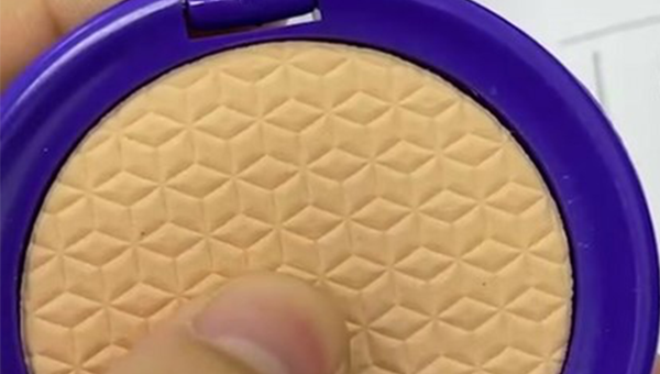 高强度快干胶帮助客户解决玩具eva和abs的粘接问题