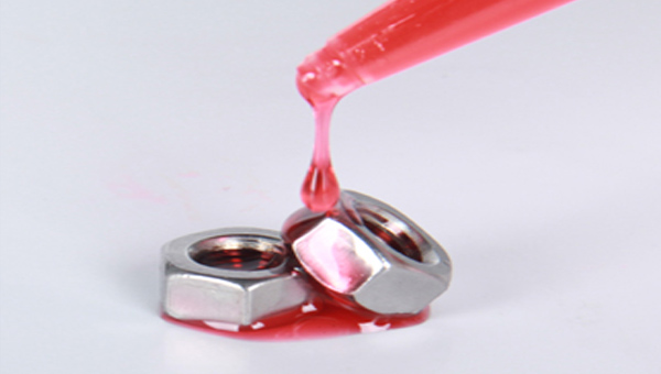 金属螺丝防震加固，使用螺纹锁固胶可得到理想效果