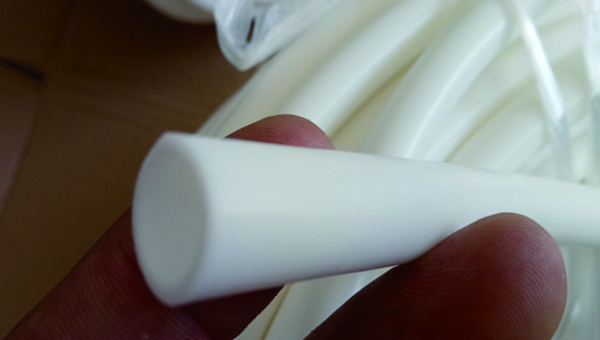 硅胶管与其它塑料用什么胶粘得牢固？汇瑞硅胶管和塑料套接胶粘剂方案来解决