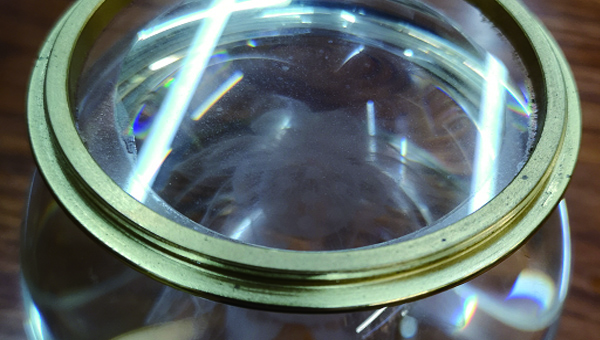 玻璃工艺制品粘接快不影响透明度！汇瑞速干型粘玻璃胶水来帮忙！