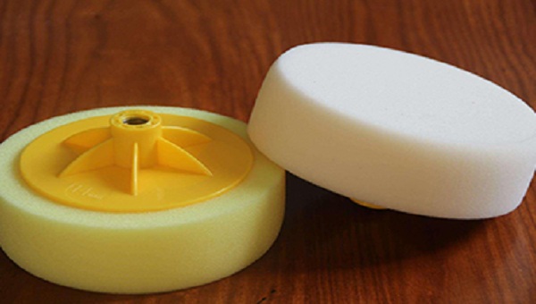 海绵和塑料粘在一起用什么胶？