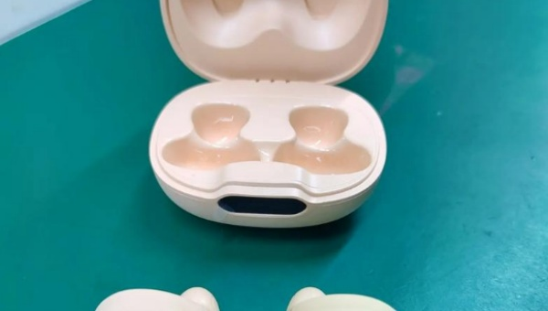汇瑞HR-420AB硅胶瞬间胶在蓝牙耳机中的应用