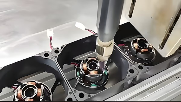 散热风扇马达导热防水灌封用什么胶水？