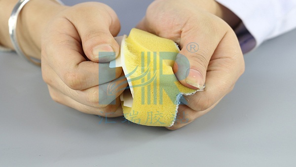 海绵和pp塑料用什么胶能粘住？