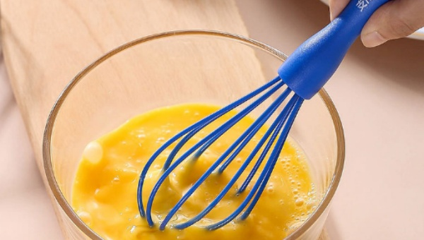 1：1液态硅胶包金属注塑成型粘不住怎么办