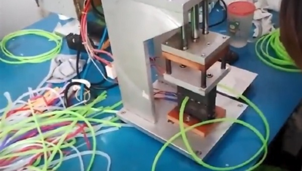 硅胶条对粘快速固化用什么胶水？HJL-618 热粘胶水加热即粘效率高