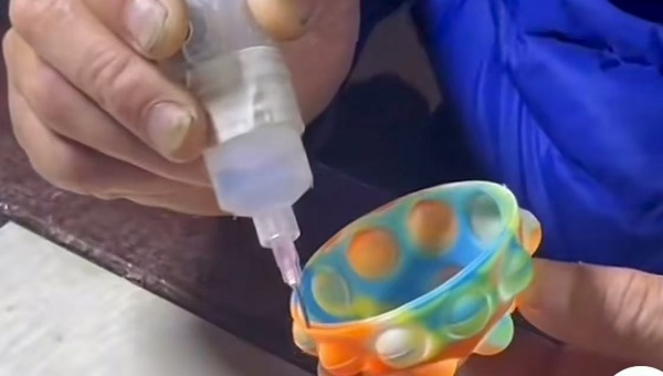 宠物玩具硅胶球粘接用HR-420免处理硅胶胶水柔韧性好