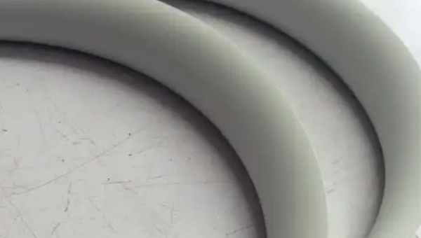 硅胶喷油后遇水起泡脱落？HJL-916-3 处理剂提升漆膜防水性浸泡不脱层