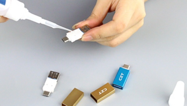 粘金属和塑料用什么胶水？HR-518快干胶高效解决粘接难题