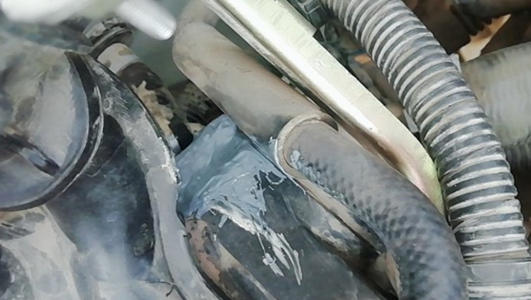 发动机缸体修补剂，轻松解决汽车漏油问题