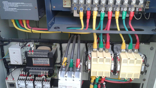 使用导热材料来辅助降温是现如今大多数电子设备所采用的形式，面对变频器的散热需求，导热硅脂就是很好的选择