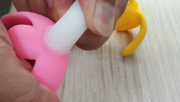 粘硅胶胶水