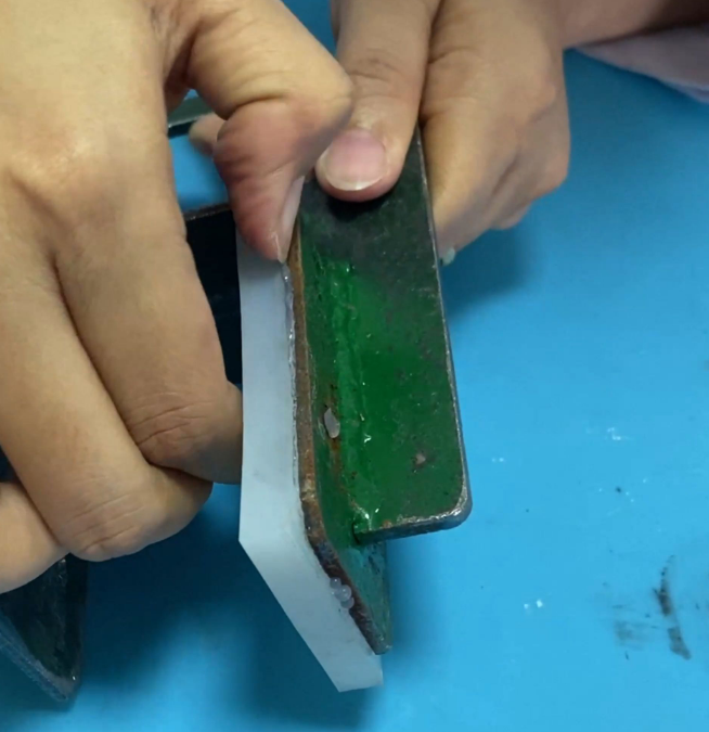 硅胶粘铁用什么胶水好