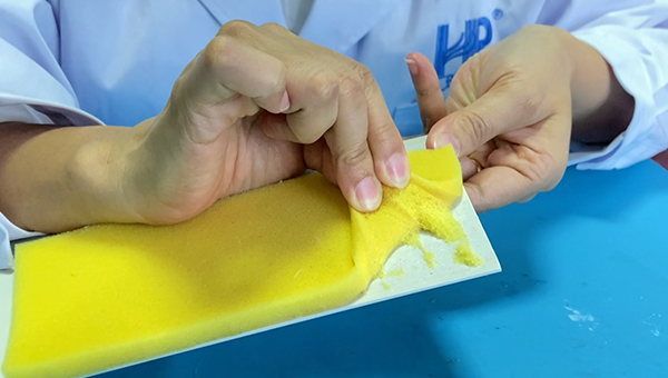 塑料粘海绵，塑料胶水，粘海绵用什么胶水不发硬？