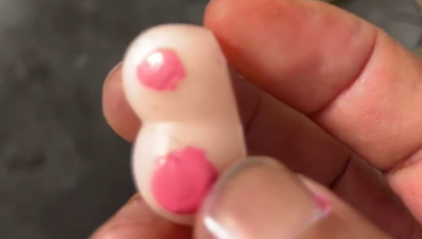 低硬度硅胶喷油，如何解决低硬度硅胶喷油附着力差的难题？