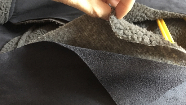 塑料胶，粘皮革用什么胶水不会硬？