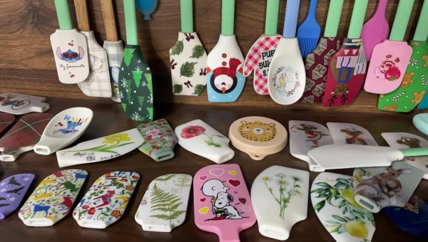 HR-420S-1硅胶底涂剂，HR-420S-1硅胶底涂剂提升硅胶工艺品多色喷绘图案附着力