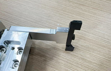 硅胶粘金属.jpg 硅胶粘金属.jpg